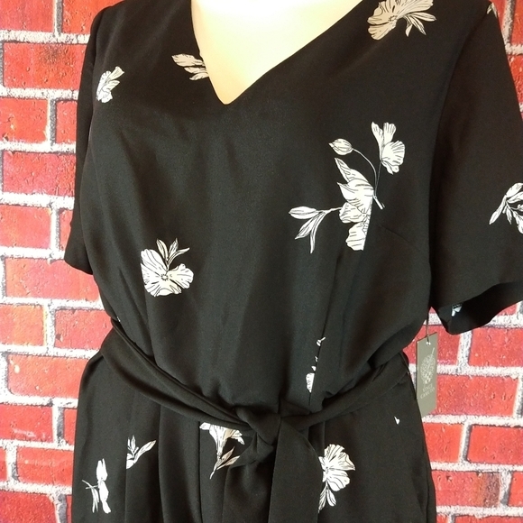 Vince Camuto Floral Jumpsuit - Picture 3 of 14